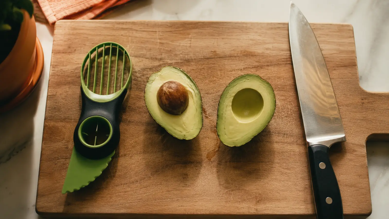 Avocado Tool vs Kitchen Knife: Which One Actually Wins?